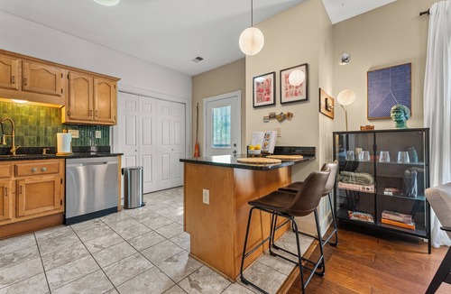 Cooper-Young Historic District House | Honey Bee House in Cooper Young 5BED 3BATH