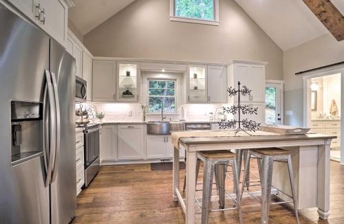 Helen House | Hootenanny at Horton Creek: Creekside Escape!