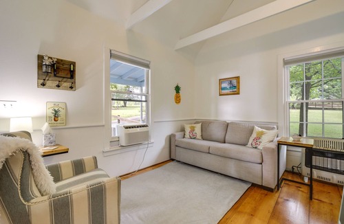 Landrum Cottage | Horse-Friendly Cottage w/ Fire Pit & Grill!