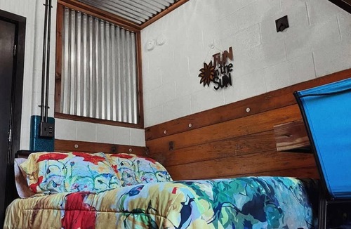 Lebanon Hostel | Horse Stall Suite 10 ROSE W Breakfast!