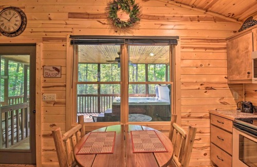 Helen Cabin | Hot Tub! Close to Helen, Hiking & Wineries!