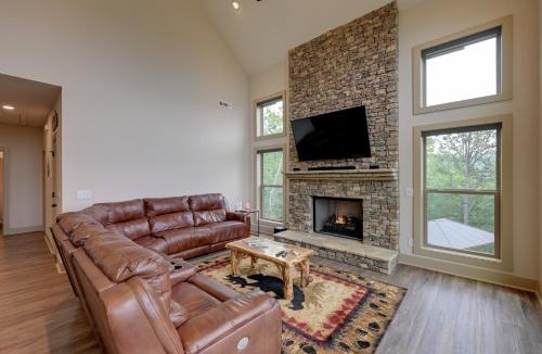 Franklin House | Hot Tub & Fire Pit: Blue Ridge Mtn Cabin!