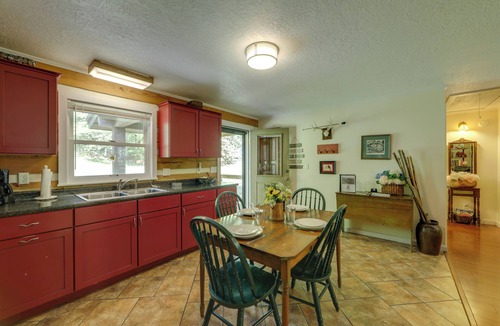Cherokee Cabin | Hot Tub & Fire Pit! Creekfront Bryson City Cabin