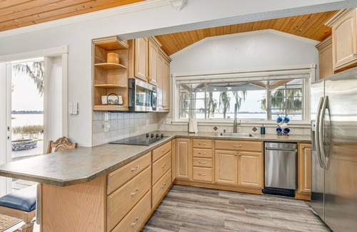 Cypress Gardens Apartment | Hot Tub & Fire Pit: Lakefront Home on Lake Eloise