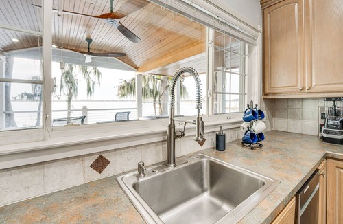 Cypress Gardens Apartment | Hot Tub & Fire Pit: Lakefront Home on Lake Eloise