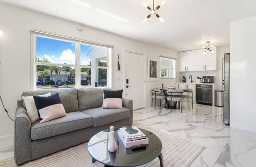 Buena Vista House | Hot Tub Fire Pit Miami Cruise Port Design District