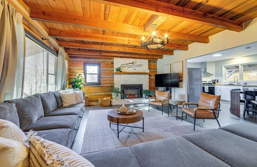 Canton Cabin | Hot Tub, Game Room & Fire Pit: Canton Log Cabin
