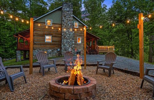 Canton House | Hot Tub, Game Room & Fire Pit: Canton Log Cabin
