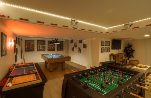 Canton House | Hot Tub, Game Room & Fire Pit: Canton Log Cabin