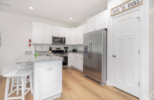 Denver House | Hot Tub King Suite 8 min to Downtown Denver