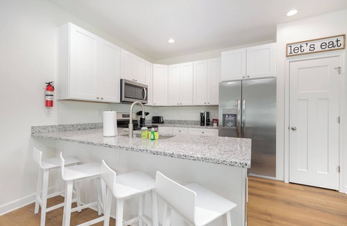 Denver House | Hot Tub King Suite 8 min to Downtown Denver