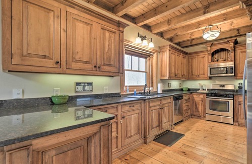 Franklin Cabin | Hot Tub + Pool Table: Cozy Franklin Cabin!