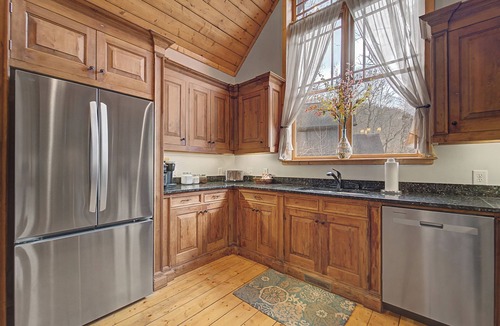 Franklin Cabin | Hot Tub, Pool Table! Luxury Log Cabin in Franklin