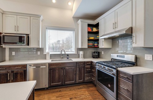 Cave Spring House | Hot Tub & Yard: 'Temptation Stays' Home in Roanoke