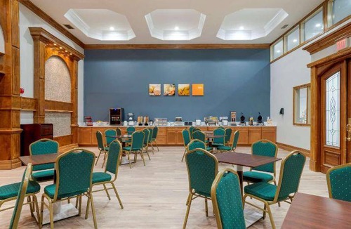 Pensacola Hotel | Hotel ∙ 127 guests