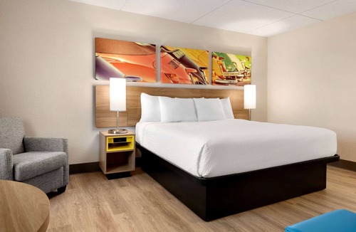 Downtown Chattanooga Hotel | Hotel Bo, a Days Inn by Wyndham Chattanooga Downtown