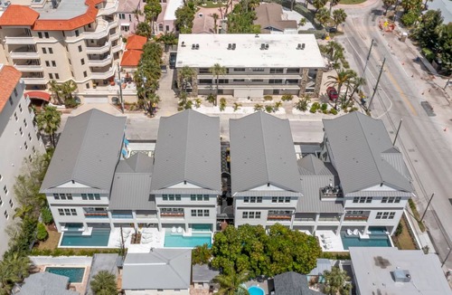 Clearwater Beach House | House ∙ 24 bedrooms ∙ 56 guests