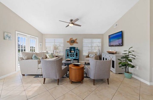 Marineland Acres House | House ∙ 3 bedrooms ∙ 6 guests