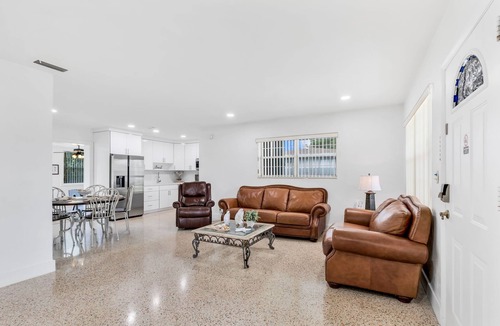 Westchester House | House is 15 min from anywhere. Miami Children Hospital, 8 miles MIA
