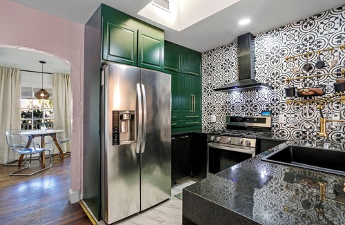 Poiciana Park II House | House of Lotus-Cottage house w/tropical backyard & amenities- Near PBI & beach