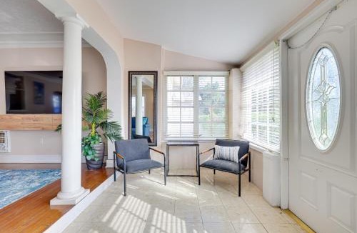 Harbordale House | House with Shared Pool Access 4 Mi to Beaches!