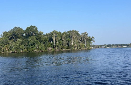Satsuma Boat Rental | Houseboat on the St. John’s River. A true home away from home.