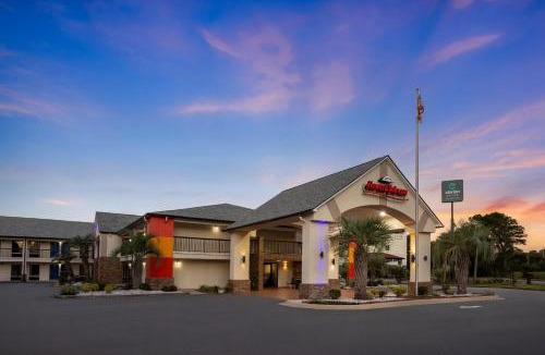 Savannah Hotel | Howard Johnson by Wyndham Savannah GA