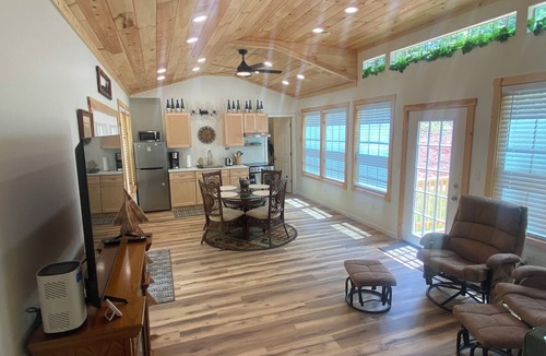 Union Mills House | Hudlow Hideaway…A perfect and secluded couple’s getaway with hot tub!