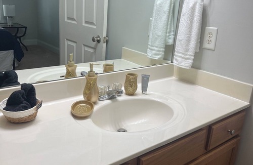 Jonesboro House | HUGE 5-bedroom house in fabulous Jonesboro 12 miles from airport/ATL
