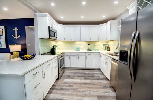 South Pinellas Community Council House | Huge 5BR+3BA Home with massive POOL. Poolside Cabana, Firepit. Sleeps 16