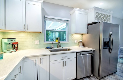 South Pinellas Community Council House | Huge 5BR+3BA Home with massive POOL. Poolside Cabana, Firepit. Sleeps 16