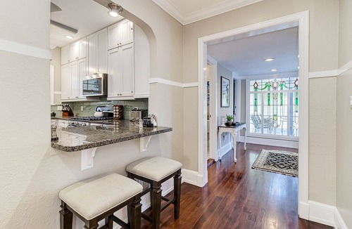 Lakeland House | Huge 5br 4ba by the Lake & FSC. Downtown, Food, Bars Parks. 2 Kitchens.16 guests