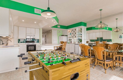 Pensacola Beach Condo | Huge Home In A Fantastic Location ~ Game Room ~ Foosball