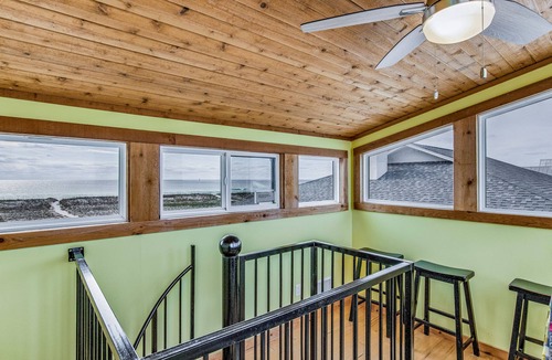 Pensacola Beach Condo | Huge Home In A Fantastic Location ~ Game Room ~ Foosball