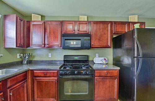 Conyers House | Huge Space -Office-Full Kitchen