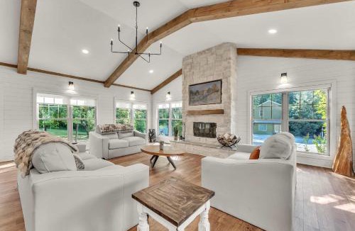Bryant House | Hummingbird Cabin with a private hot tub