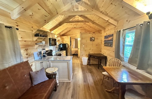 Union Mills Cabin | Hunky Dory - Hot Tub, Fireplace, View, WiFi