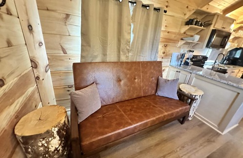 Union Mills Cabin | Hunky Dory - Hot Tub, Fireplace, View, WiFi