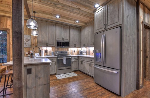 Epworth Cabin | Hunter's Treehouse | $379 Off Your Stay!