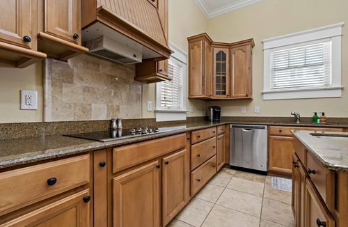 Hyde Park House | Hyde Park Home, Family & Pet-Friendly
