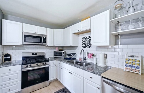 Paw Creek House | Ice Bath, Fire Pit & Outdoor Bar · 3BR House · Uptown Charlotte