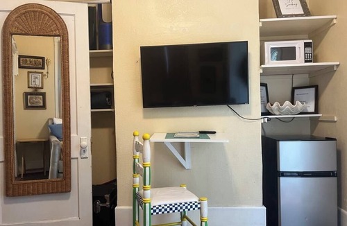 Downtown Apartment | Ice hockey & Baseball fans we have a place for you!