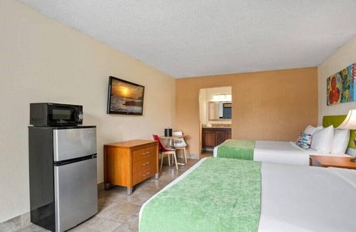 Historic Downtown Kissimmee Hotel | Ideal Room with 2 DBL Beds Near Local Attractions & Restaurants