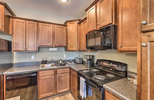 Tallahassee Condo | Ideally Located & Elegant Condo w/Balcony!