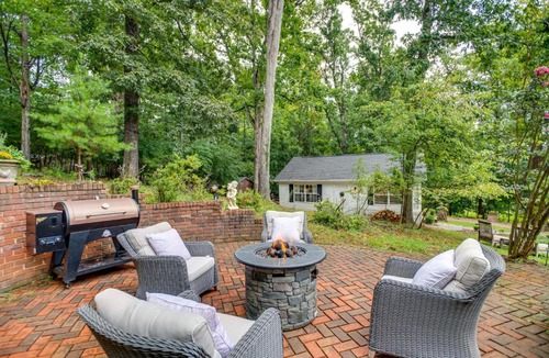 Cave Spring Apartment | Idyllic Cave Spring Studio w/Patio & Fire Pit!