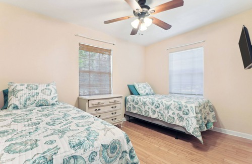 Park East House | Idyllic Sarasota Getaway w/Private Backyard Patio