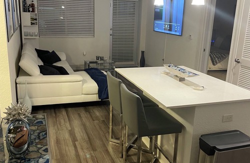 Providencia Park Apartment | Immaculate 2-bedroom apartment in prime location!