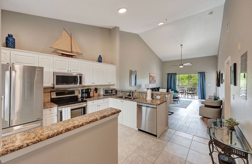 Ole Condo | Immaculate 2 Bed/2 Bath Resort Condo in Naples. Close to Marco Island!