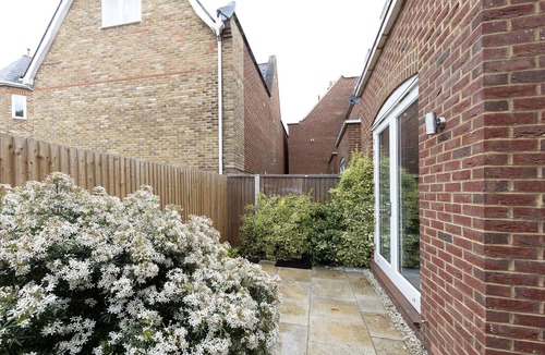 Windsor House | Immaculate Central Windsor Town House