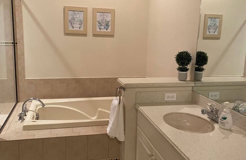 Nokomis House | Immaculately clean 3-bedroom bungalow with AC, fitness room in peaceful Nokomis